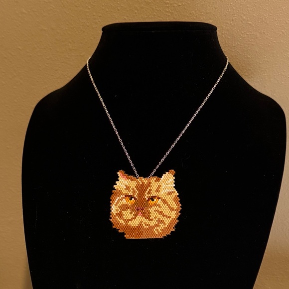 Long Hair Tabby Cat Handcrafted Beaded Pendant Necklace Convertible to Brooch - Picture 5 of 5